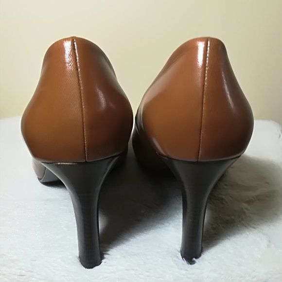 Ralph Lauren- Tan - 10 B. Navy Blue - 10 B. - Picture 1 of 6